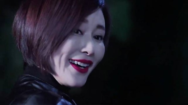 没想到女人竟然用价值150万的轿车换取马夫手中不足15000元的三匹马！