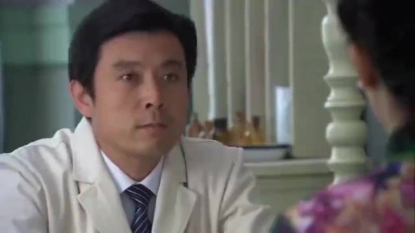 大哥沉迷三国自认小乔，为公瑾守孝，医生面前深情表白