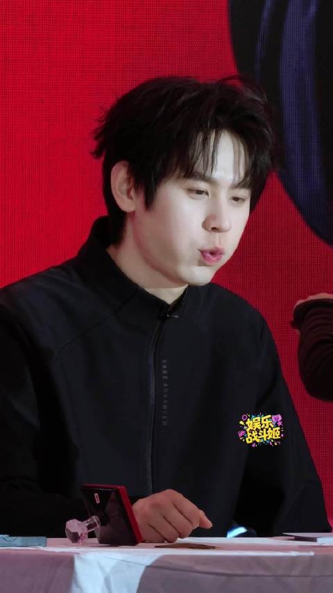 不是天生爱笑 是见到i7的每一刻都很幸福鸿星尔克无畏线下见面会