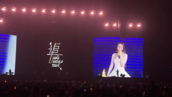 张靓颖英文EP10月6日开售,买一赠单曲双版本