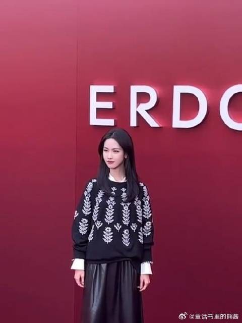 陈都灵今日ERDOS 红毯！陈都灵