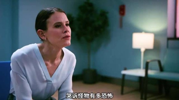 病人诡异微笑后割喉自尽，医生露丝陷入诅咒开端