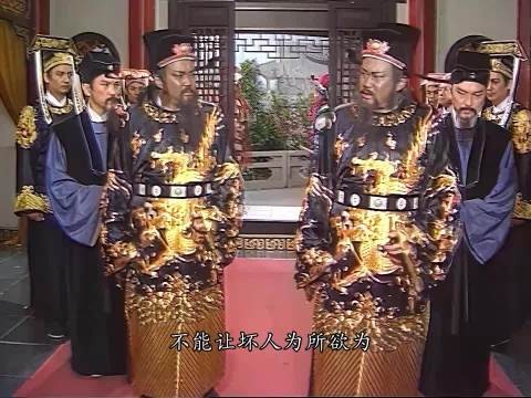 真假包拯难辨皇上关押两队，假包拯夜派刺杀真假展昭开打