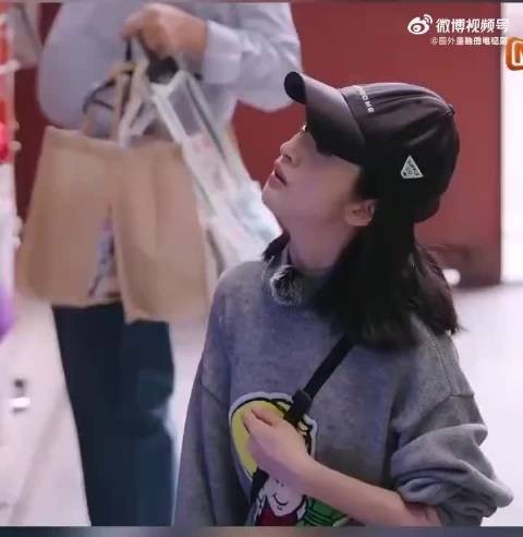 看花少发现一个小细节，林依晨买东西从来不讲价…