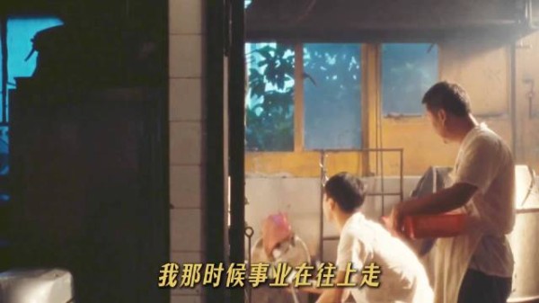 两条相同金链压垮爱情，女子哭喊我们是不同的人