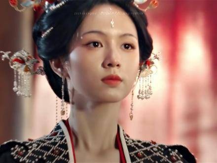 执棋对弈者，亦是并肩同行人
