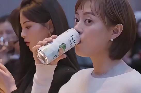 “不是口红原来是巧克力啊… ”