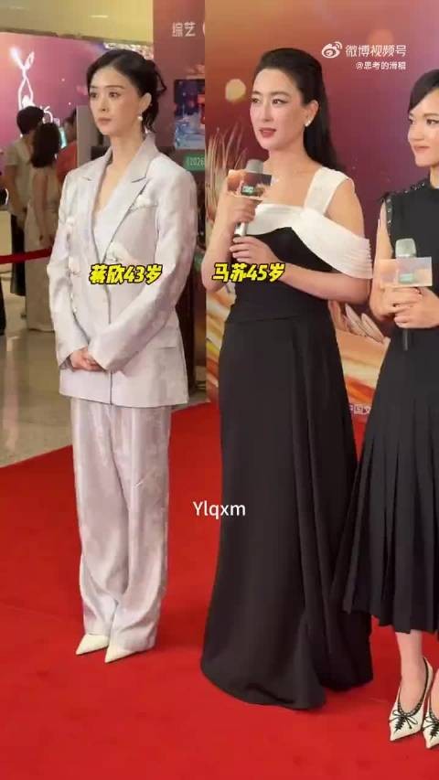 哇 真的好小 绝了这个头身比（cr.logo）
