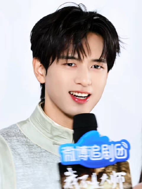 李现入场这一段的少年感 这一身真的太帅了
