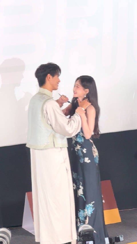 观众“离近点!” 李一桐“好性感” 哈哈哈哈哈哈哈也没错!