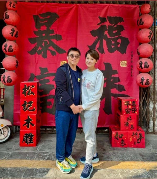 恭喜！香港亚姐冠军宣布明年再婚，与男友相识20年，得到子女认可