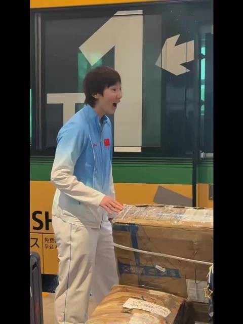 好可爱的三冠王,王曼昱这一趟亚运会这一趟真是辛苦了,cr见水印