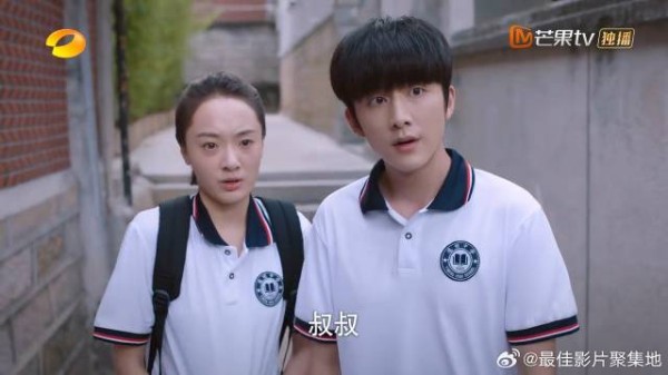 小哥遭遇碰瓷？声称昂贵进口药被弄坏，俩混混硬要赔偿