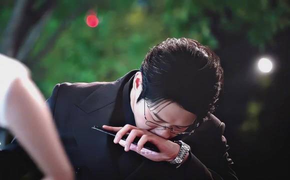 网友想睡魏大勋叶信之的床,称垂直入坑