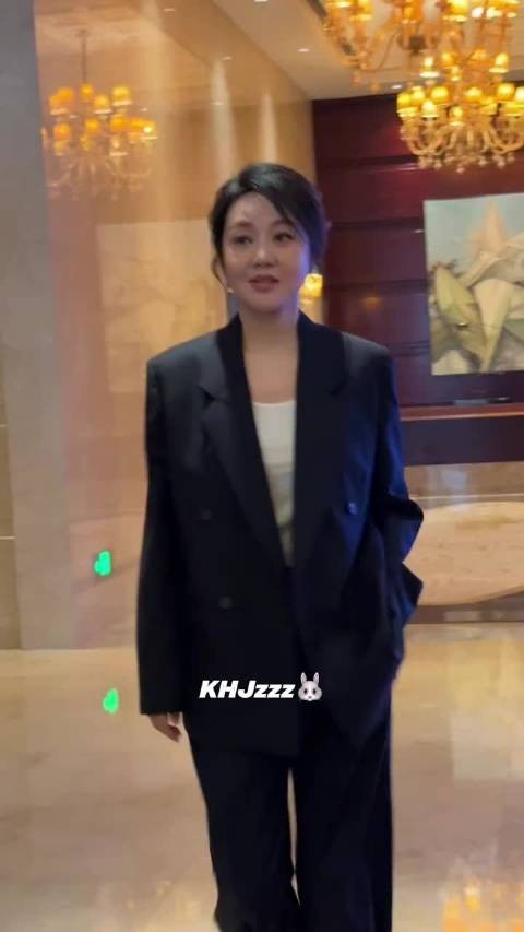 恭喜闫妮凭借《小巷人家》黄玲一角入围金鹰奖视后!
