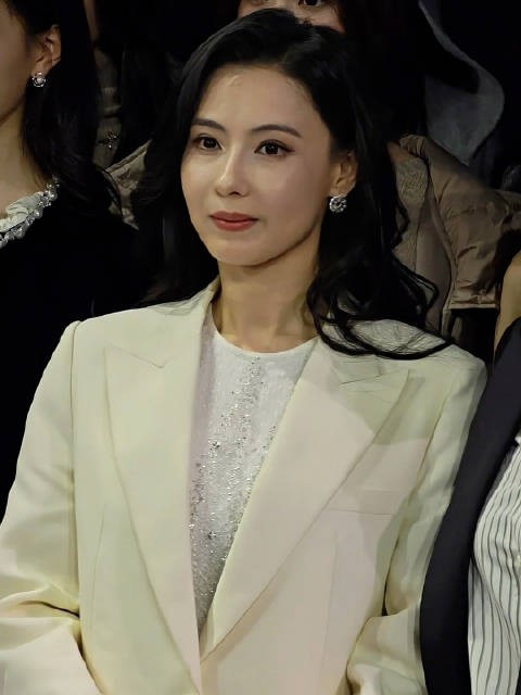 张柏芝46岁还是那么美,28年前18岁演喜剧之王成星女郎