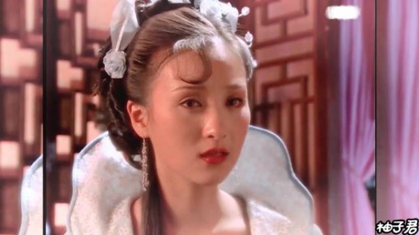 现在的编剧都在回避底层人的苦难,有意或无意的美化一些封建余孽