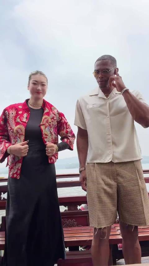 李梦与威少梦幻互动，感觉梦姐这体格能单打威少