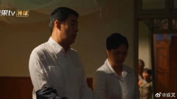 分不到房,把自己儿子往厂长家里一塞,厂长现在够烦了