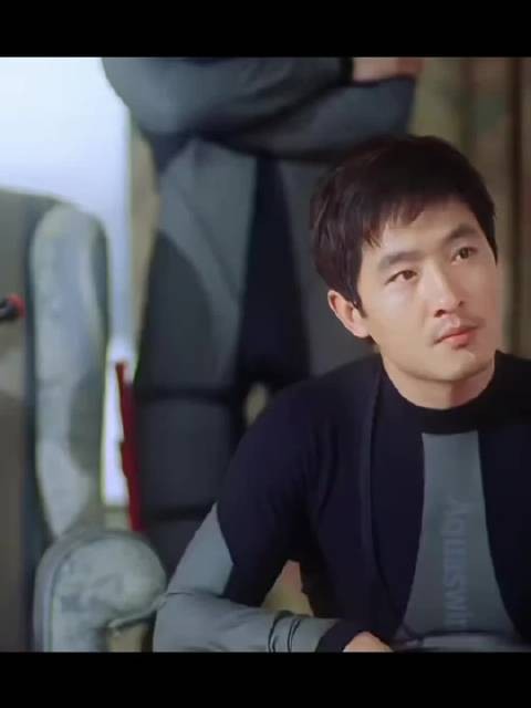 晓东哥就像一个不懂网络时代的长辈罢了...我只觉得晓东叔好惨