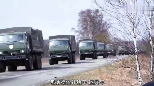 俄乌开战首日，俄军直升机群超低空突防直指安东诺夫机场