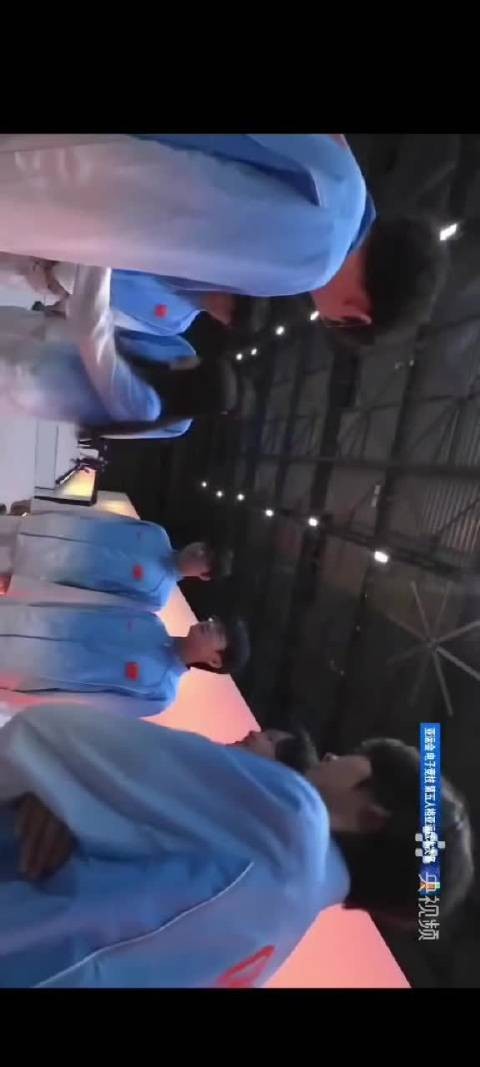 看见你笑得那么开心,我也好幸福呀!我就知道你是最棒哒!