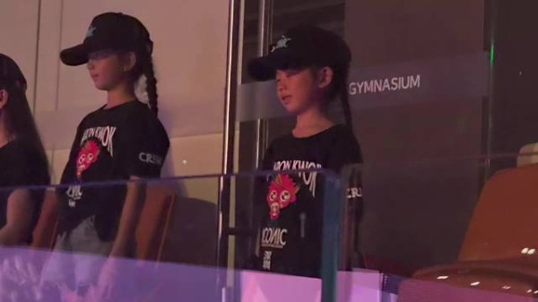 方媛郭富城两个女儿在演唱会跳舞，不仅长相遗传了郭富城，连舞蹈天赋也遗传了