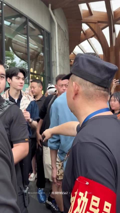 龚俊花少旅途暖心照料伙伴,地球超新鲜真诚赞美