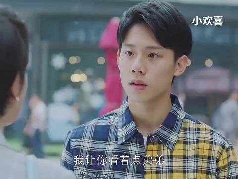 全家急疯找人,结果他在电梯上研究数学题?