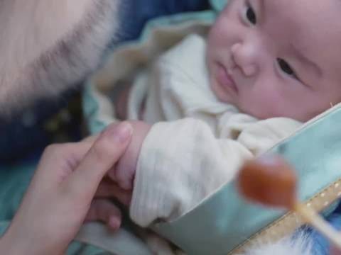 林锦岚当爹，谭氏给他生了个白白胖胖的儿子