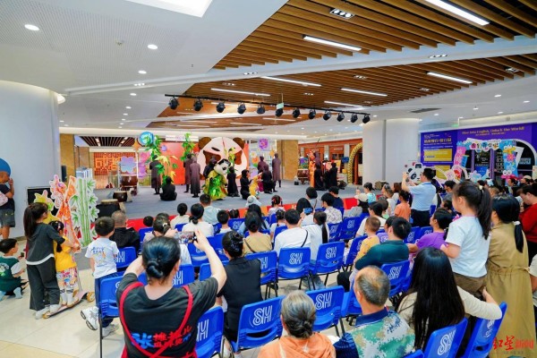 非遗市集、曲艺专场、精品展演……国庆首日成都非遗主题活动“遍地开花”