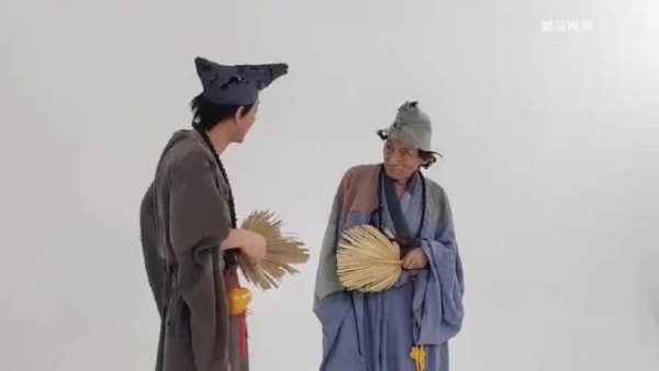 从模仿网红到亲传弟子,徒弟济公扮相神似游本昌