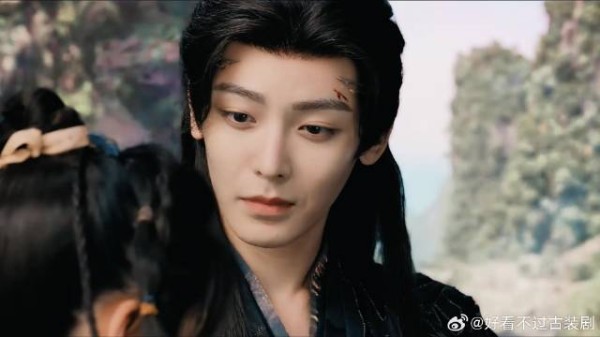 少女与妖王共命，悬崖嬉戏如游乐园