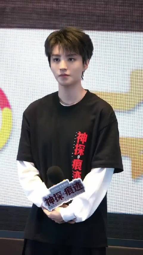 王俊凯谈叶忠诚扮老先扮年轻，路演即兴表演笑场
