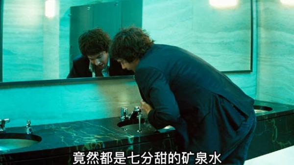 在这个特别的世界,穷人绝对不能进入富人的厕所!