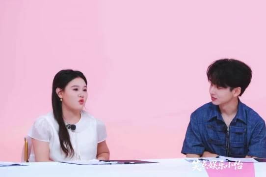 张家齐发与妈妈合照，视频中流露对母亲失望与自愈