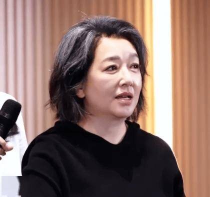 移居国外多年，58岁江珊被曝近况，当初与二婚丈夫没要孩子太明智