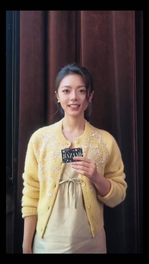 赵今麦巴黎时装周现场专访，麦麦把徐迟带来了Miumiu秀场