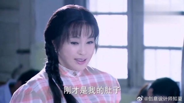 71岁刘晓庆演18岁少女，父亲比她还小18岁