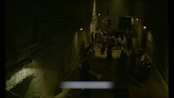 天才建筑师因药物遭富豪羞辱，上流社会傲慢尽显