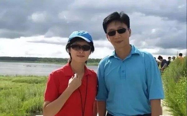 敬一丹病逝后，亿万资产的丈夫处境曝光，恩爱41年私下却分得很清