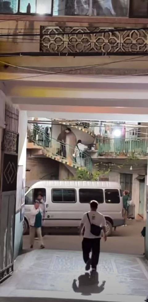 哇好多人老远陈哲远拍戏,出来还打招呼了