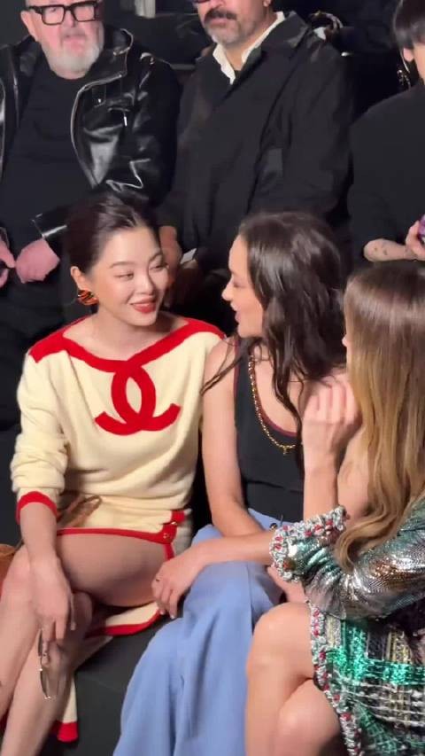 辛芷蕾香奈儿秀场生图,骨相美气质杀出重围