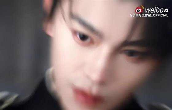 你别凶我哦，我会让玛卡巴卡开叮叮车撞你的