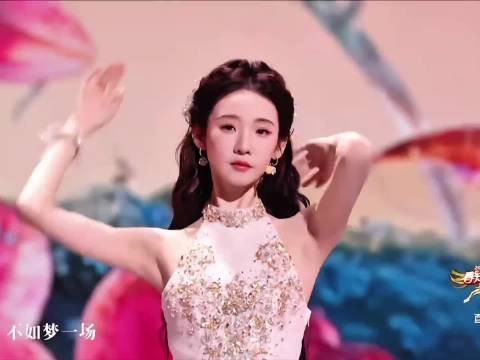 谁能懂隔着屏幕都能感觉到疼痛，张艺凡穿高跟鞋脚疼到滑冰…