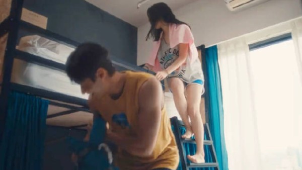 女人为了省钱买包,晚上独自住进这家只要30块一晚、男女混住的青年旅社