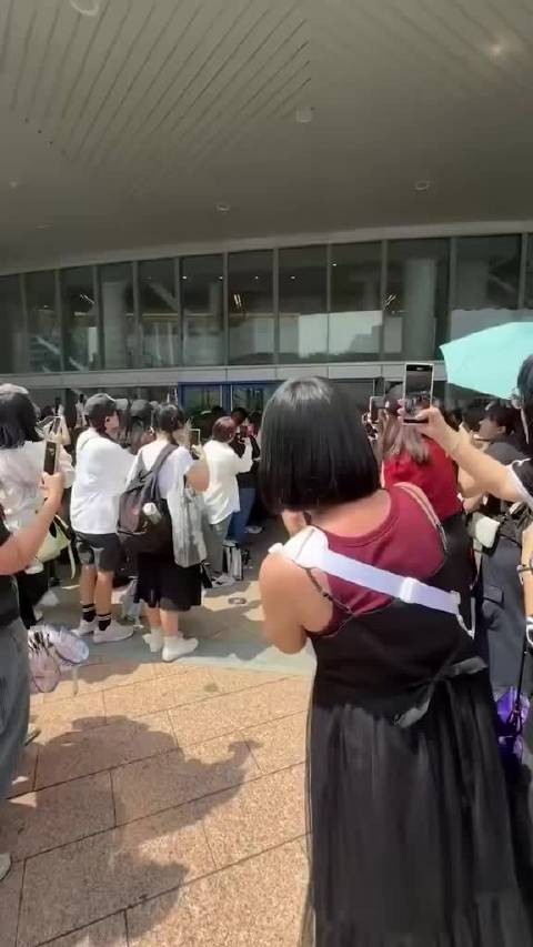 纸片人? 流汗黄豆·
