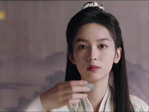 女子故意装傻装瞎,竟多次化险为夷