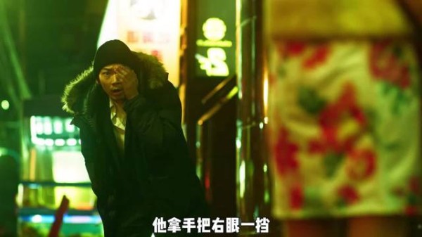 小伙用手遮住眼惊恐的发现，所有人都离奇变异了！