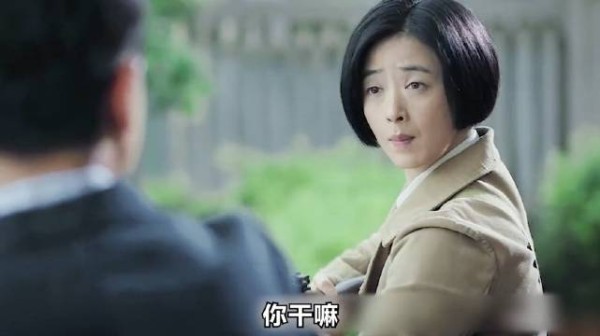 女人第一次请客吃饭，直接拎着一把枪，还配上了五发子弹